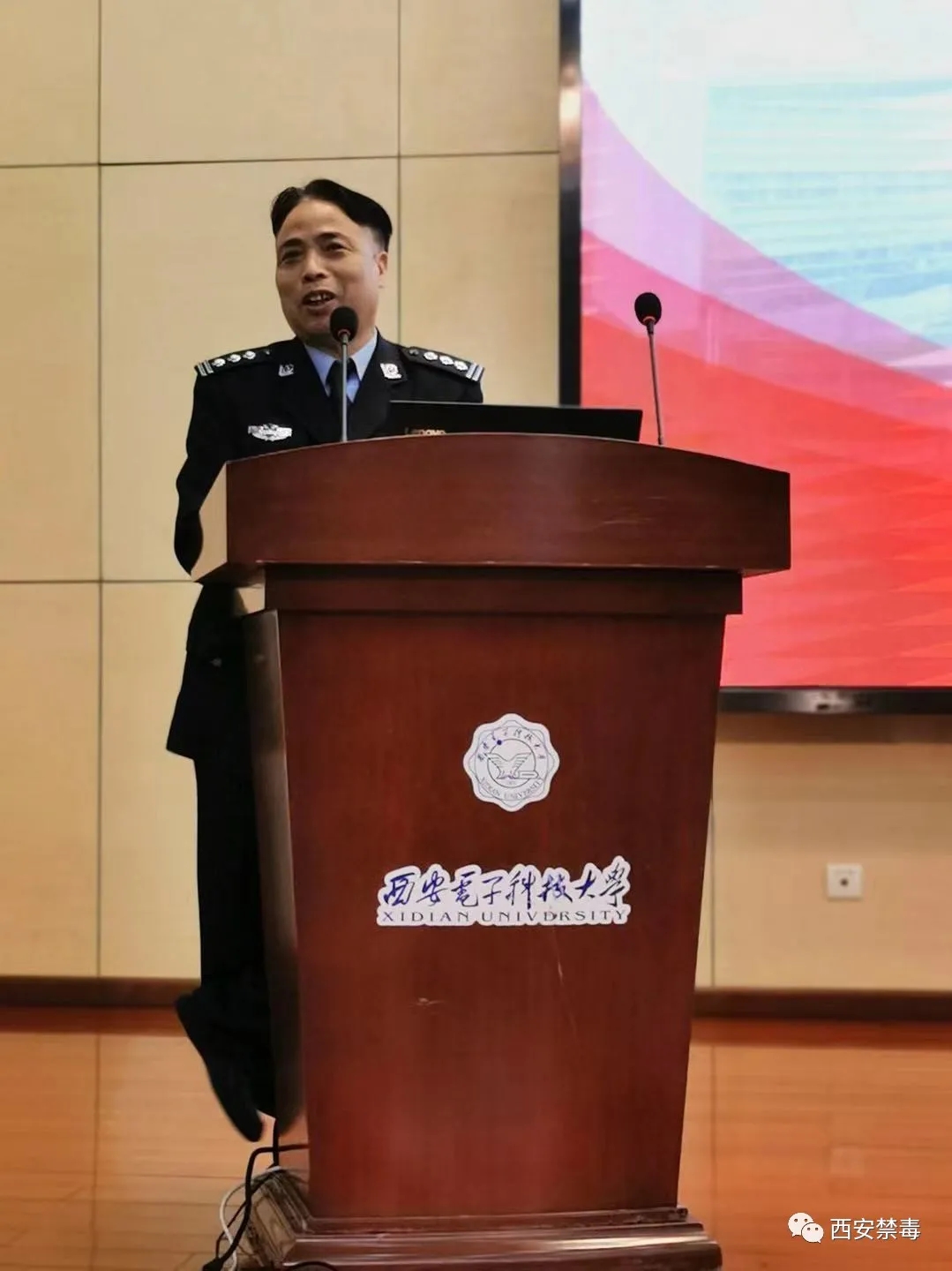 “三个规定”是啥？西安禁毒民警用快板书告诉你！